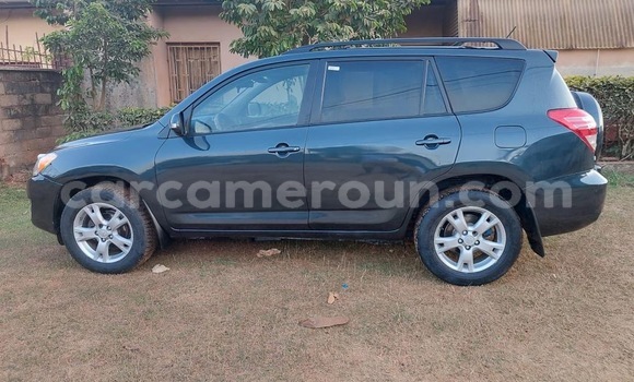 Sayi Na hannu Toyota RAV4 Black Mota in Yaounde a Babban Kamaru Sayi Na hannu Toyota RAV4 Black Mota in Yaounde a Babban Kamaru