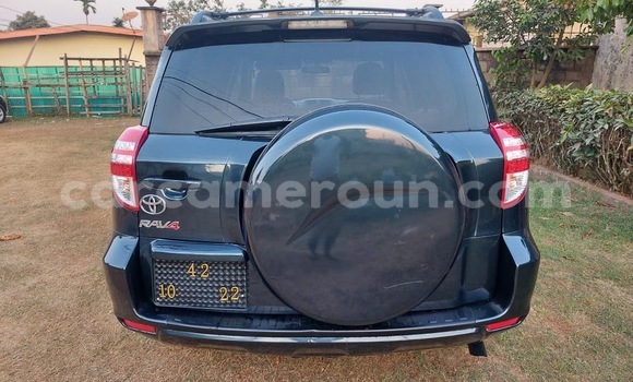 Sayi Na hannu Toyota RAV4 Black Mota in Yaounde a Babban Kamaru Sayi Na hannu Toyota RAV4 Black Mota in Yaounde a Babban Kamaru