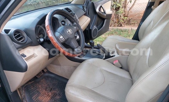 Sayi Na hannu Toyota RAV4 Black Mota in Yaounde a Babban Kamaru Sayi Na hannu Toyota RAV4 Black Mota in Yaounde a Babban Kamaru