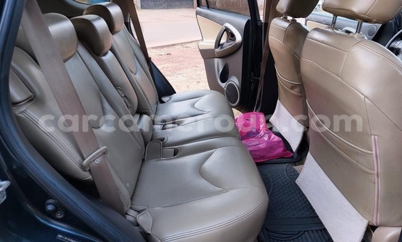 Sayi Na hannu Toyota RAV4 Black Mota in Yaounde a Babban Kamaru Sayi Na hannu Toyota RAV4 Black Mota in Yaounde a Babban Kamaru