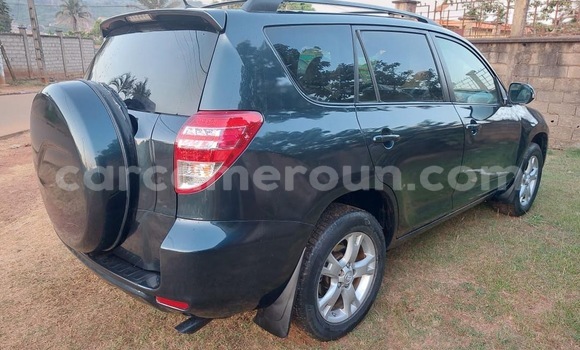 Sayi Na hannu Toyota RAV4 Black Mota in Yaounde a Babban Kamaru Sayi Na hannu Toyota RAV4 Black Mota in Yaounde a Babban Kamaru