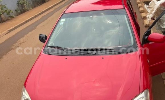 Sayi Na hannu Toyota Corolla Red Mota in Yaounde a Babban Kamaru Sayi Na hannu Toyota Corolla Red Mota in Yaounde a Babban Kamaru