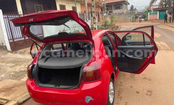 Sayi Na hannu Toyota Corolla Red Mota in Yaounde a Babban Kamaru Sayi Na hannu Toyota Corolla Red Mota in Yaounde a Babban Kamaru