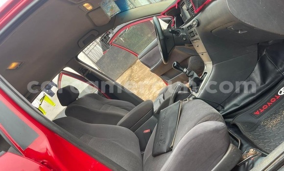 Sayi Na hannu Toyota Corolla Red Mota in Yaounde a Babban Kamaru Sayi Na hannu Toyota Corolla Red Mota in Yaounde a Babban Kamaru