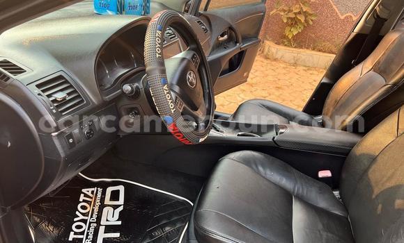 Sayi Na hannu Toyota Avensis Black Mota in Yaounde a Babban Kamaru Sayi Na hannu Toyota Avensis Black Mota in Yaounde a Babban Kamaru