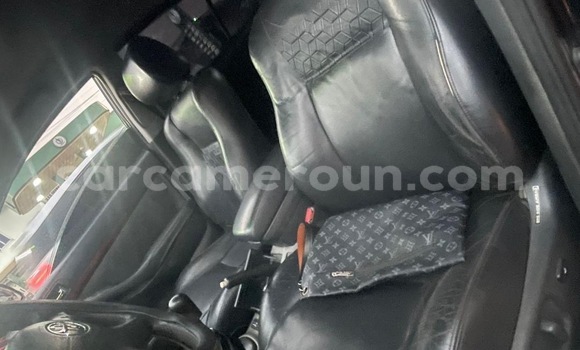 Sayi Na hannu Toyota Avensis Black Mota in Yaounde a Babban Kamaru Sayi Na hannu Toyota Avensis Black Mota in Yaounde a Babban Kamaru