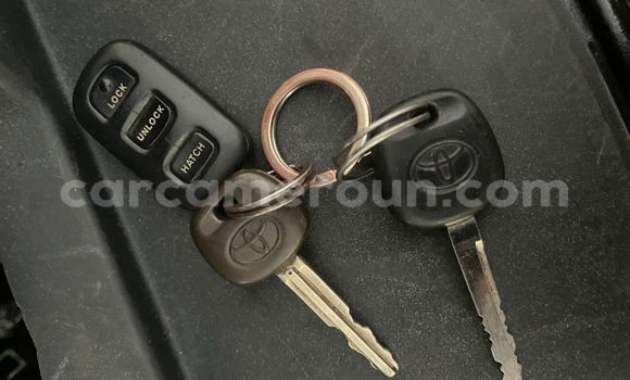 Sayi Na hannu Toyota Avensis Black Mota in Yaounde a Babban Kamaru Sayi Na hannu Toyota Avensis Black Mota in Yaounde a Babban Kamaru