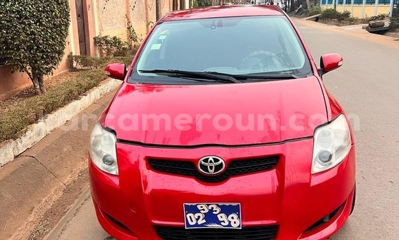 Sayi Na hannu Toyota Auris Red Mota in Yaounde a Babban Kamaru
