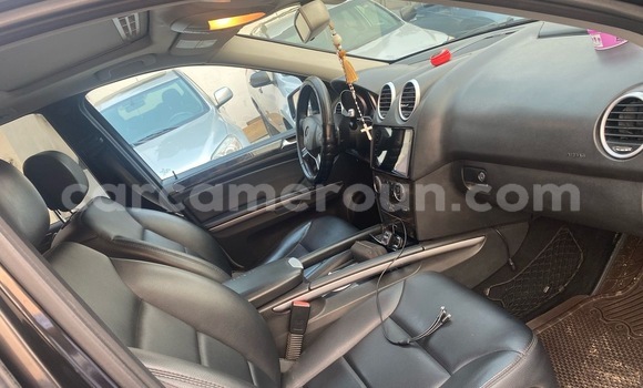 Sayi Na hannu Mercedes‒Benz ML–Class Black Mota in Douala a Ƙasar Kamaru Sayi Na hannu Mercedes‒Benz ML–Class Black Mota in Douala a Ƙasar Kamaru