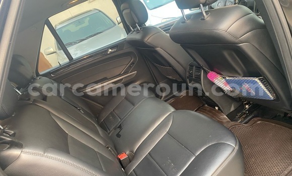 Sayi Na hannu Mercedes‒Benz ML–Class Black Mota in Douala a Ƙasar Kamaru Sayi Na hannu Mercedes‒Benz ML–Class Black Mota in Douala a Ƙasar Kamaru