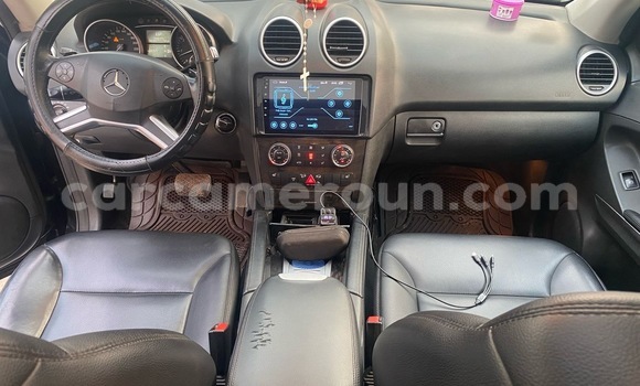 Sayi Na hannu Mercedes‒Benz ML–Class Black Mota in Douala a Ƙasar Kamaru Sayi Na hannu Mercedes‒Benz ML–Class Black Mota in Douala a Ƙasar Kamaru