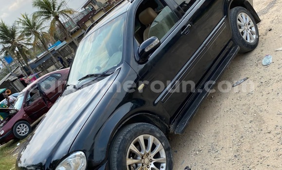 Sayi Na hannu Mercedes‒Benz ML–Class Black Mota in Douala a Ƙasar Kamaru