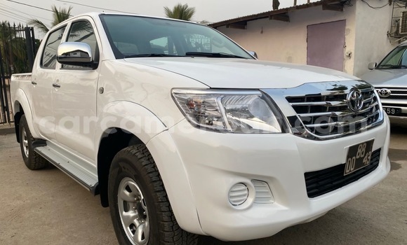 Sayi Na hannu Toyota Pickup White Mota in Douala a Ƙasar Kamaru Sayi Na hannu Toyota Pickup White Mota in Douala a Ƙasar Kamaru
