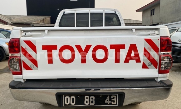 Sayi Na hannu Toyota Pickup White Mota in Douala a Ƙasar Kamaru Sayi Na hannu Toyota Pickup White Mota in Douala a Ƙasar Kamaru