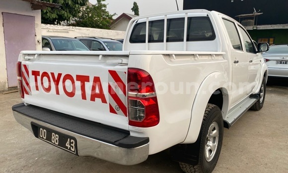 Sayi Na hannu Toyota Pickup White Mota in Douala a Ƙasar Kamaru Sayi Na hannu Toyota Pickup White Mota in Douala a Ƙasar Kamaru
