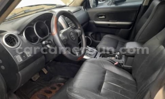 Sayi Na hannu Suzuki Grand Vitara Azurfa Mota in Douala a Ƙasar Kamaru Sayi Na hannu Suzuki Grand Vitara Azurfa Mota in Douala a Ƙasar Kamaru
