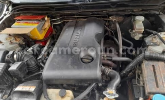 Sayi Na hannu Suzuki Grand Vitara Azurfa Mota in Douala a Ƙasar Kamaru Sayi Na hannu Suzuki Grand Vitara Azurfa Mota in Douala a Ƙasar Kamaru