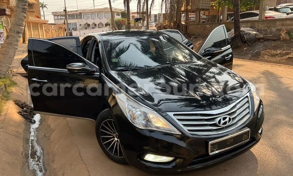 Sayi Na hannu Hyundai Grace Black Mota in Yaounde a Babban Kamaru Sayi Na hannu Hyundai Grace Black Mota in Yaounde a Babban Kamaru