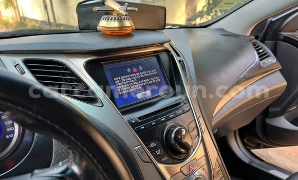 Sayi Na hannu Hyundai Grace Black Mota in Yaounde a Babban Kamaru Sayi Na hannu Hyundai Grace Black Mota in Yaounde a Babban Kamaru