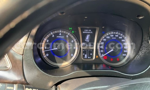 Sayi Na hannu Hyundai Grace Black Mota in Yaounde a Babban Kamaru Sayi Na hannu Hyundai Grace Black Mota in Yaounde a Babban Kamaru