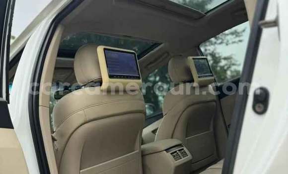 Sayi Na hannu Toyota Venza White Mota in Yaounde a Babban Kamaru Sayi Na hannu Toyota Venza White Mota in Yaounde a Babban Kamaru