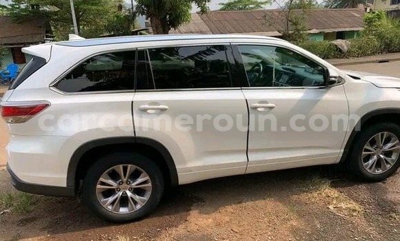 Sayi Na hannu Toyota Highlander White Mota in Yaounde a Babban Kamaru Sayi Na hannu Toyota Highlander White Mota in Yaounde a Babban Kamaru