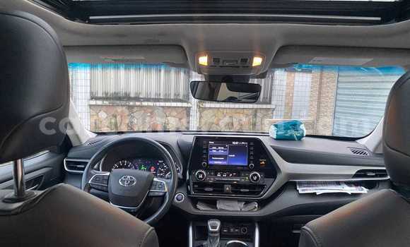 Buy Used Toyota Highlander Red Car in Bafoussam in West Cameroon Buy Used Toyota Highlander Red Car in Bafoussam in West Cameroon