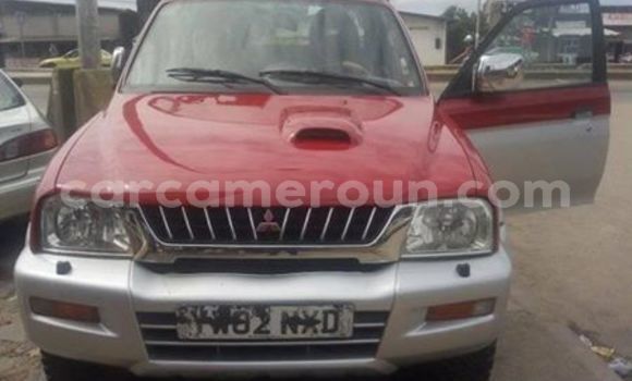 Sayi Na hannu Mitsubishi L200 Red Mota in Douala a Ƙasar Kamaru