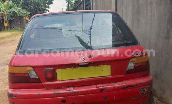 Sayi Na hannu Toyota Starlet Red Mota in Douala a Ƙasar Kamaru Sayi Na hannu Toyota Starlet Red Mota in Douala a Ƙasar Kamaru