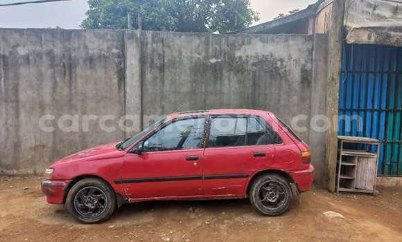 Sayi Na hannu Toyota Starlet Red Mota in Douala a Ƙasar Kamaru Sayi Na hannu Toyota Starlet Red Mota in Douala a Ƙasar Kamaru