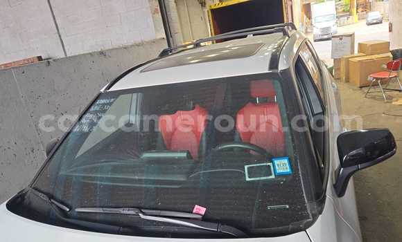 Acheter Occasion Voiture Toyota Highlander Blanc à Douala, Littoral Cameroon Acheter Occasion Voiture Toyota Highlander Blanc à Douala, Littoral Cameroon