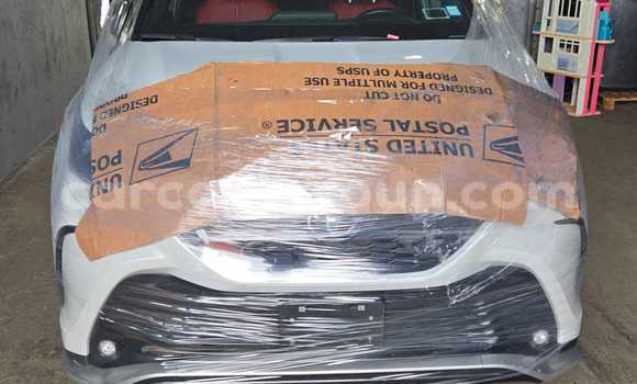 Acheter Occasion Voiture Toyota Highlander Blanc à Douala, Littoral Cameroon Acheter Occasion Voiture Toyota Highlander Blanc à Douala, Littoral Cameroon