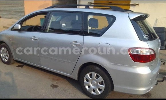 Acheter Occasion Voiture Toyota Avensis Verso Gris à Douala, Littoral Cameroon Acheter Occasion Voiture Toyota Avensis Verso Gris à Douala, Littoral Cameroon