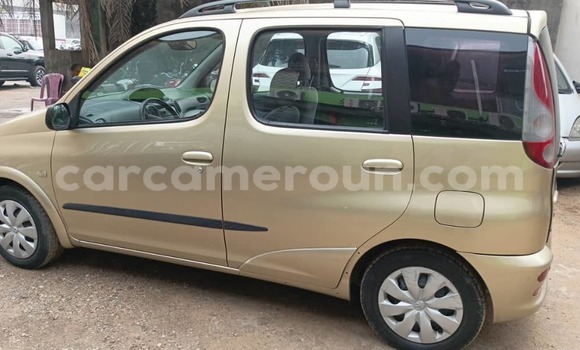 Sayi Na hannu Toyota Yaris Verso M Mota in Douala a Ƙasar Kamaru Sayi Na hannu Toyota Yaris Verso M Mota in Douala a Ƙasar Kamaru