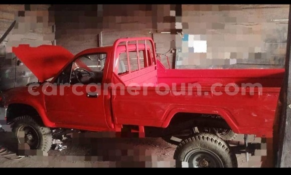 Sayi Na hannu Toyota Pickup Red Mota in Douala a Ƙasar Kamaru Sayi Na hannu Toyota Pickup Red Mota in Douala a Ƙasar Kamaru