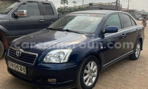 Sayi Na hannu Toyota Avensis Blue Mota in Douala a Ƙasar Kamaru