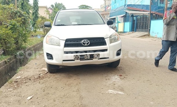 Buy Used Toyota RAV4 White Car in Douala in Littoral Cameroon