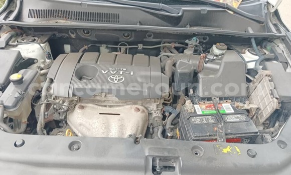 Sayi Na hannu Toyota RAV4 White Mota in Douala a Ƙasar Kamaru Sayi Na hannu Toyota RAV4 White Mota in Douala a Ƙasar Kamaru