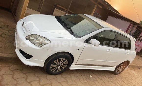 Sayi Na hannu Toyota Runx White Mota in Yaounde a Babban Kamaru