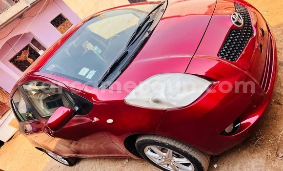Sayi Na hannu Toyota Vitz Red Mota in Yaounde a Babban Kamaru