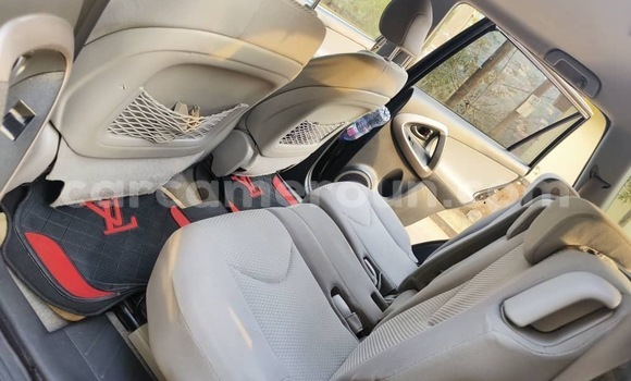 Acheter Occasion Voiture Toyota RAV4 Noir à Yaoundé, Central Cameroon Acheter Occasion Voiture Toyota RAV4 Noir à Yaoundé, Central Cameroon