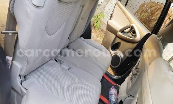 Acheter Occasion Voiture Toyota RAV4 Noir à Yaoundé, Central Cameroon Acheter Occasion Voiture Toyota RAV4 Noir à Yaoundé, Central Cameroon