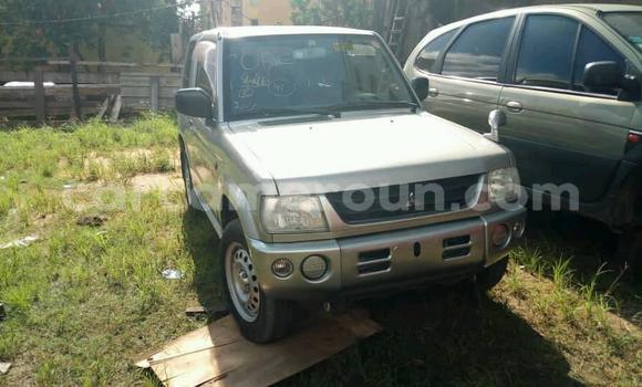Sayi Na hannu Mitsubishi Pajero M Mota in Douala a Ƙasar Kamaru
