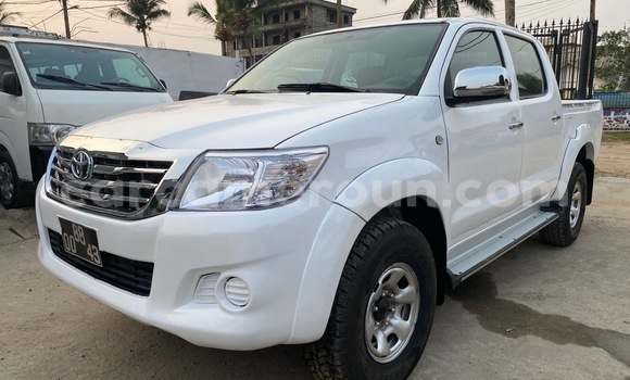 Buy Used Toyota Hilux White Car in Douala in Littoral Cameroon Buy Used Toyota Hilux White Car in Douala in Littoral Cameroon
