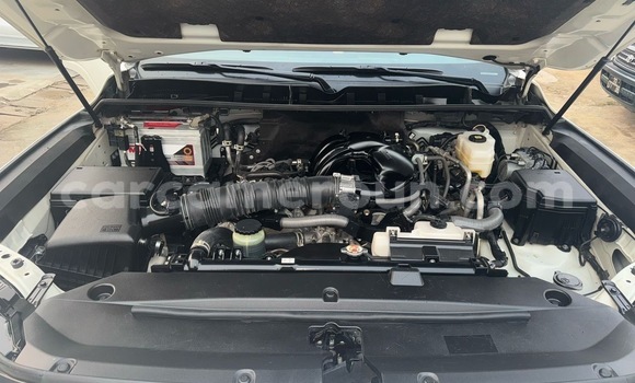 Sayi Imported Toyota Land Cruiser White Mota in Douala a Ƙasar Kamaru Sayi Imported Toyota Land Cruiser White Mota in Douala a Ƙasar Kamaru