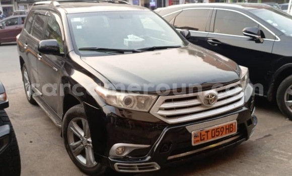 Sayi Na hannu Toyota Highlander Azurfa Mota in Douala a Ƙasar Kamaru