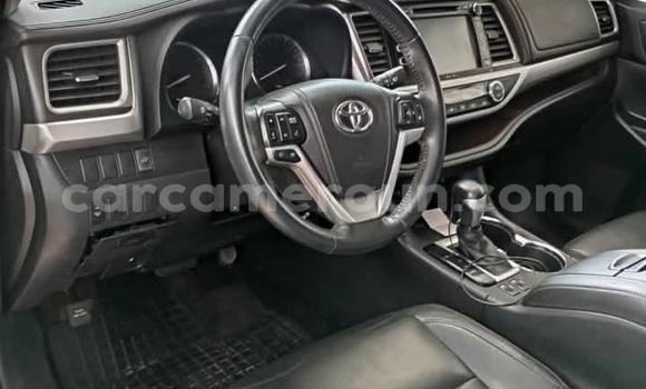 Sayi Na hannu Toyota Highlander White Mota in Douala a Ƙasar Kamaru Sayi Na hannu Toyota Highlander White Mota in Douala a Ƙasar Kamaru