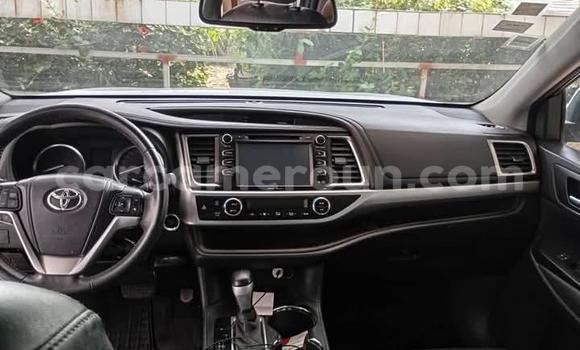 Sayi Na hannu Toyota Highlander White Mota in Douala a Ƙasar Kamaru Sayi Na hannu Toyota Highlander White Mota in Douala a Ƙasar Kamaru