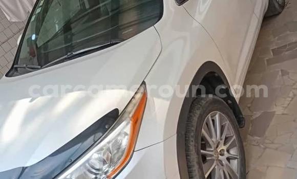 Sayi Na hannu Toyota Highlander White Mota in Douala a Ƙasar Kamaru Sayi Na hannu Toyota Highlander White Mota in Douala a Ƙasar Kamaru