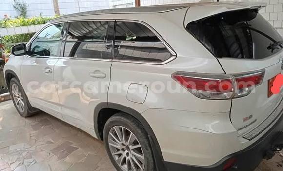 Sayi Na hannu Toyota Highlander White Mota in Douala a Ƙasar Kamaru Sayi Na hannu Toyota Highlander White Mota in Douala a Ƙasar Kamaru